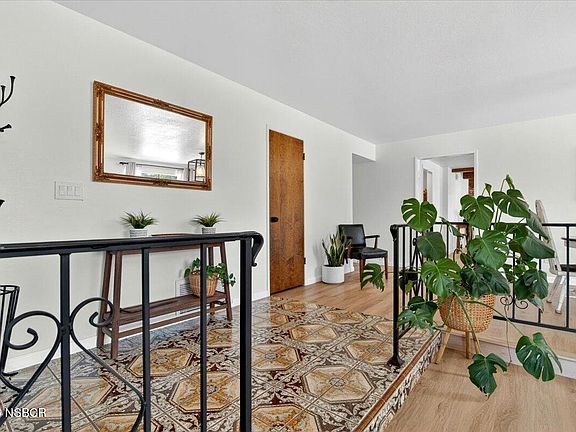 5th image of 2950 Oak Pointe Dr