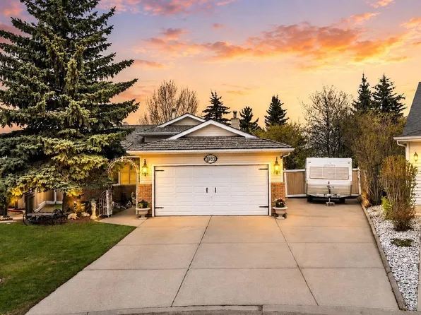 3332 44b Ave NW, Edmonton, AB T6T 1E8