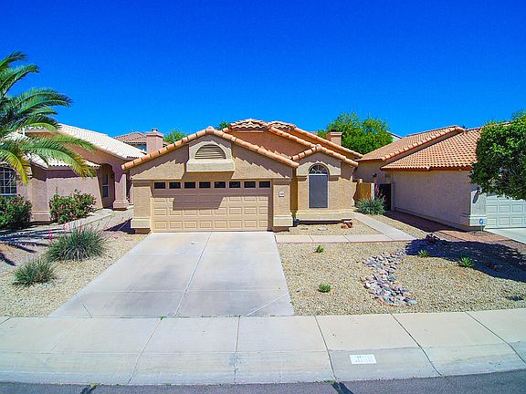 3rd image of 1068 W Myrna Ln