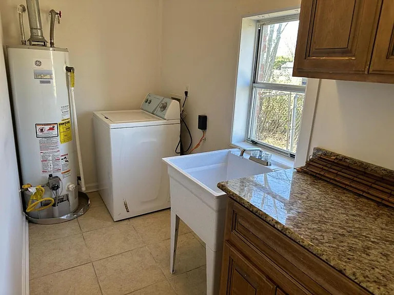 1003 Shirley Dr — Photo 8
