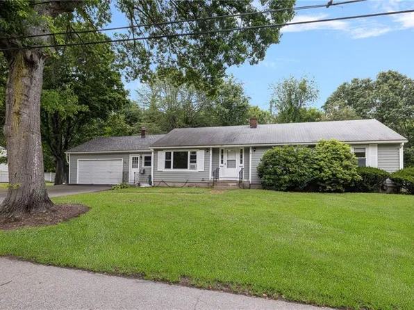 3 Grassy Plain Rd, Barrington, RI 02806