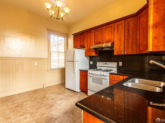 3rd image of 549 Green St
