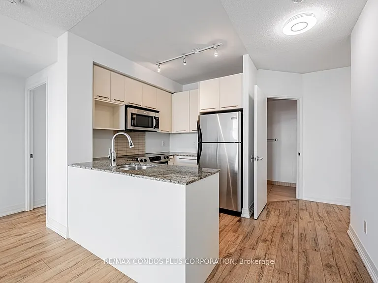 21 Carlton St #3708 — Photo 4