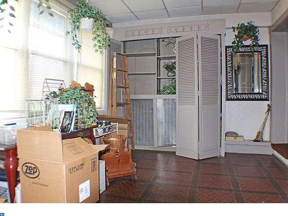 3rd image of 400 E Roosevelt Blvd