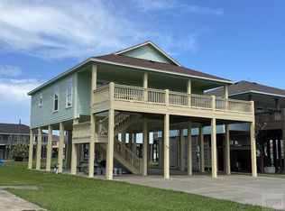 868 Townsend Dr, Crystal Beach, TX 77650