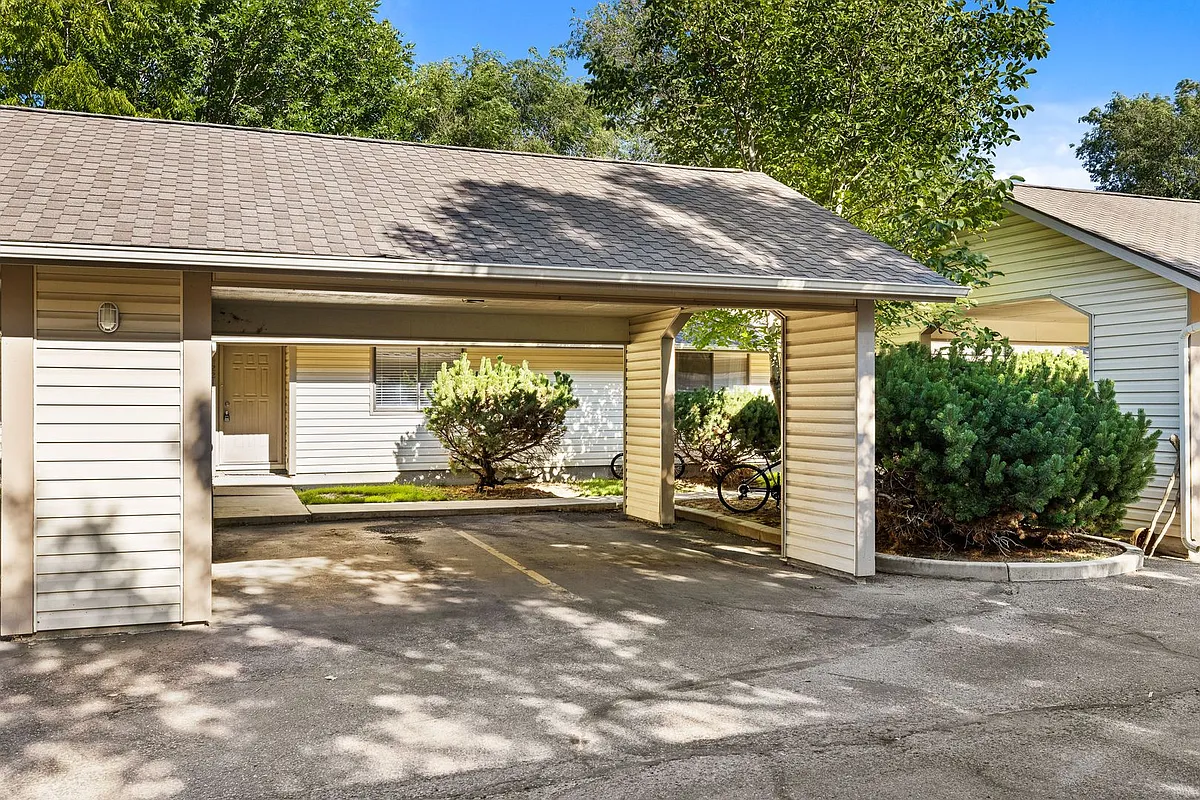 Building Photo - 2132 S Gekeler Ln