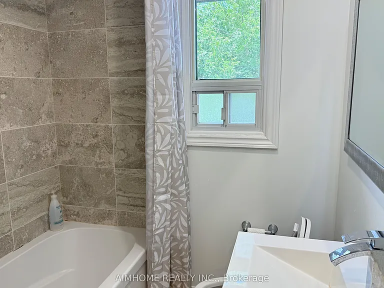 2076 Constance Dr — Photo 11