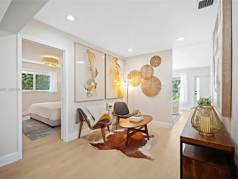 4220 SW 14th St — Photo 7