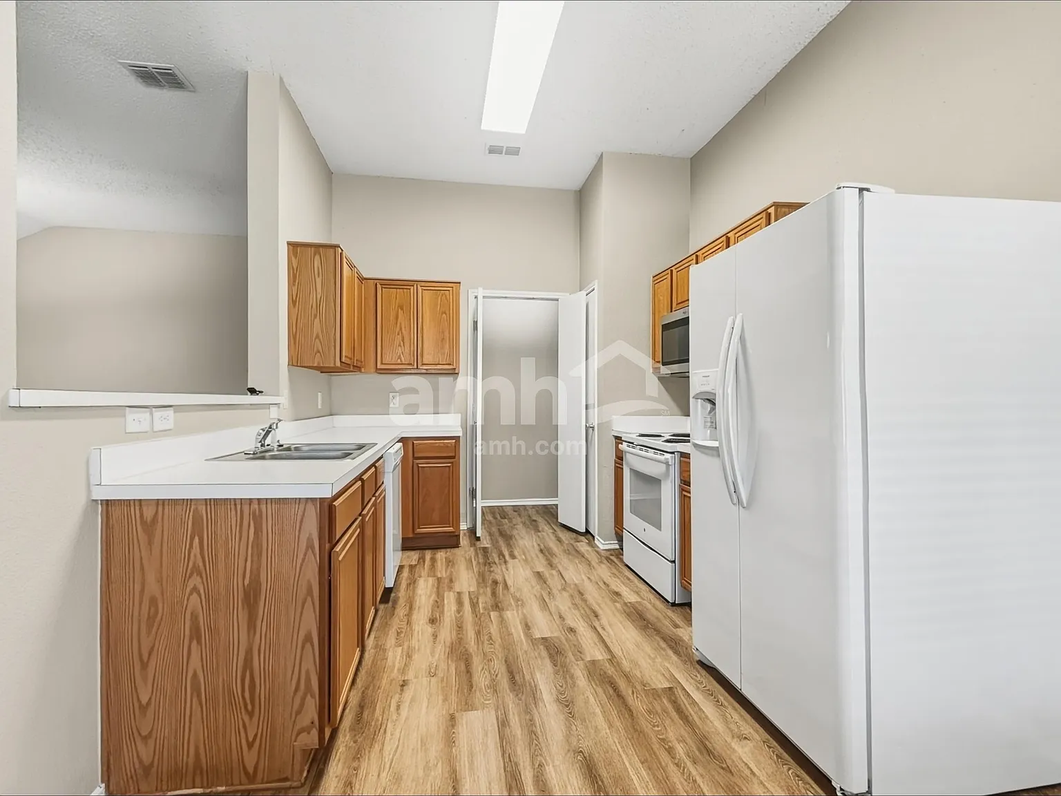 4 bed, 2.0 bath, 1703 sqft, $2,060 — Photo 3