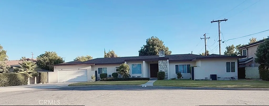 5 bed, 2424 sqft, $5,900 — Photo 1