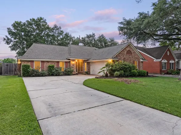 15818 Sweetwater Creek Dr, Houston, TX 77095