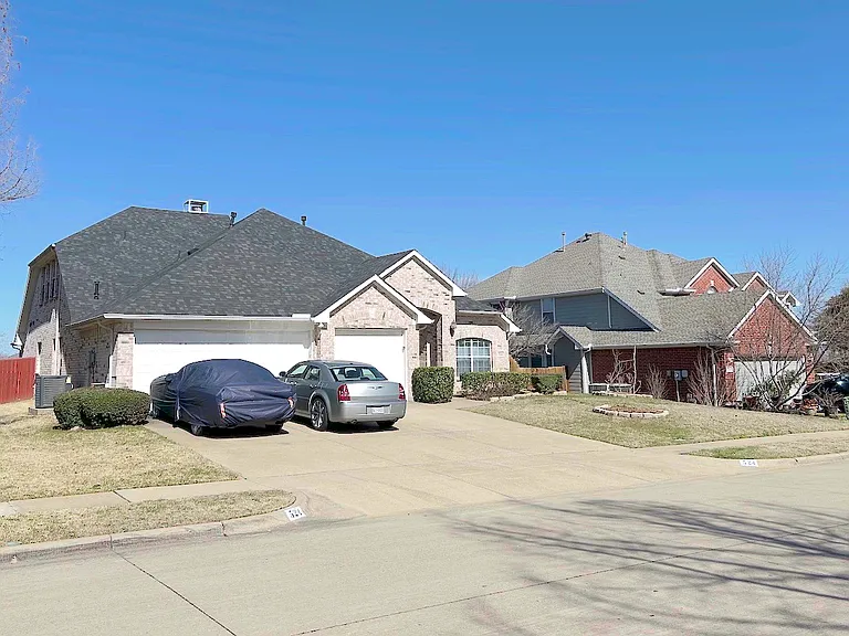 524 Breton Dr — Photo 1