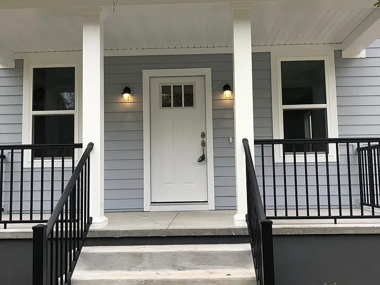 1905 Grayson St — Photo 2