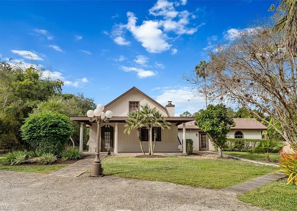 1st image of 565 3rd ST SW