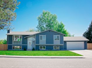 1430 Rimrock Ave, Richland, WA 99352