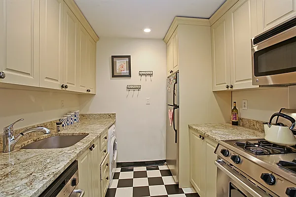 Rented by Corcoran | media 14