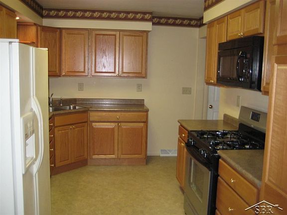 3rd image of 2430 Yellowstone St