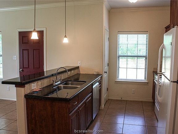 4th image of 4424 Reveille Rd