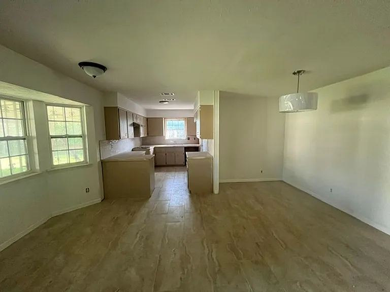 1700 Standridge St — Photo 9