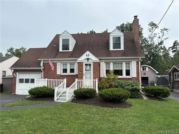 65 Pleasant View Dr, Lancaster, NY 14086