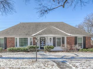 9302 Roe Ave, Prairie Village, KS 66207