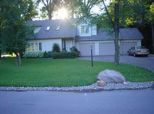 420 City View Dr, Minnetonka, MN 55305