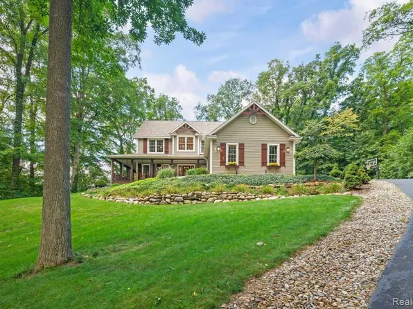 10568 Garr Rd, Berrien Springs, MI 49103