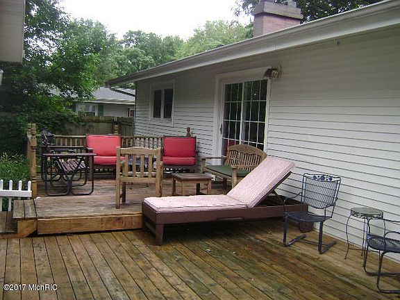 5th image of 444 East Dr