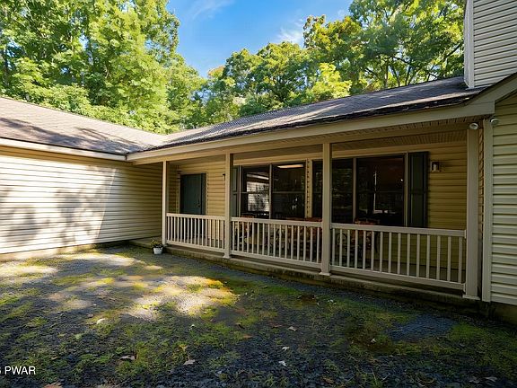 5th image of 803 Jefferson Ct