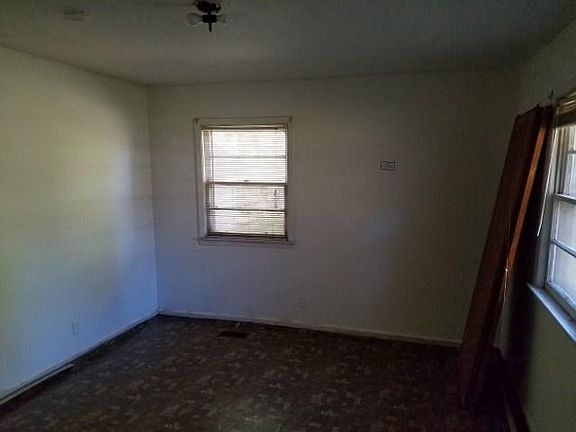 5th image of 207 Pine St