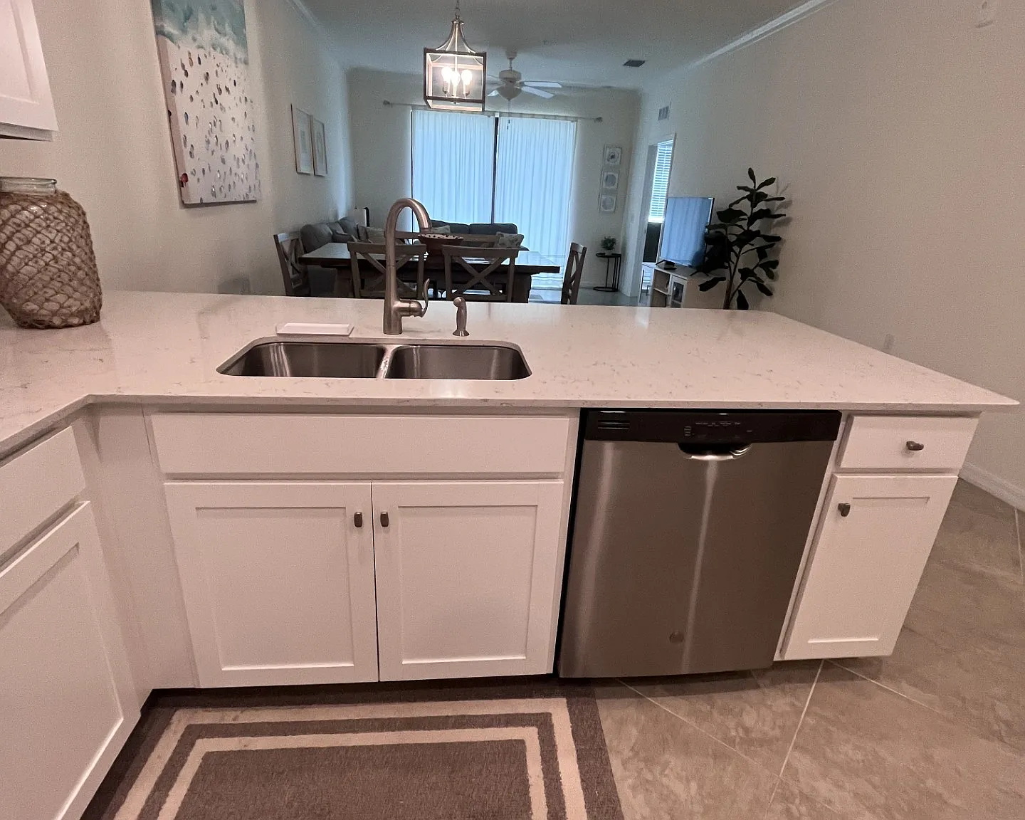 2 bed, 1121 sqft, $2,400 — Photo 4