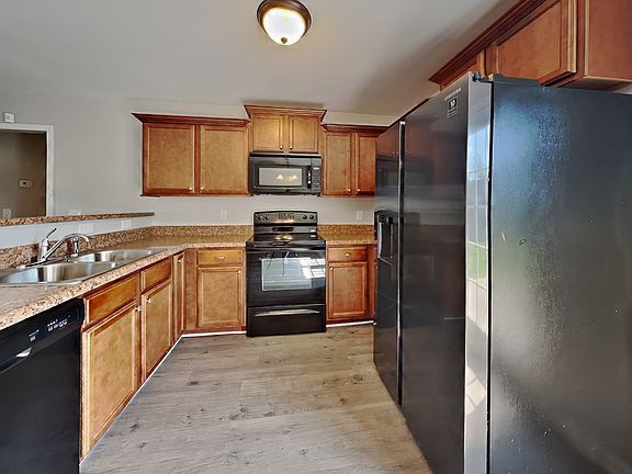 4th image of 1107 Niagra Ct