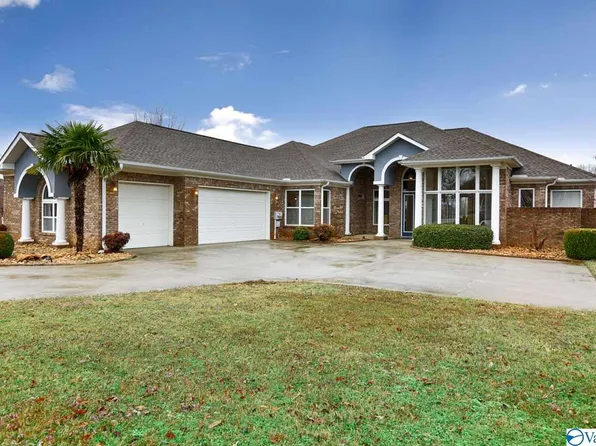 12820 Saint Andrew Dr, Athens, AL 35611