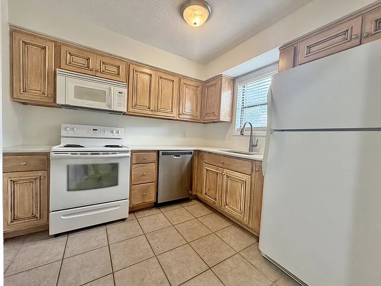 111 S Ross St #7 — Photo 3