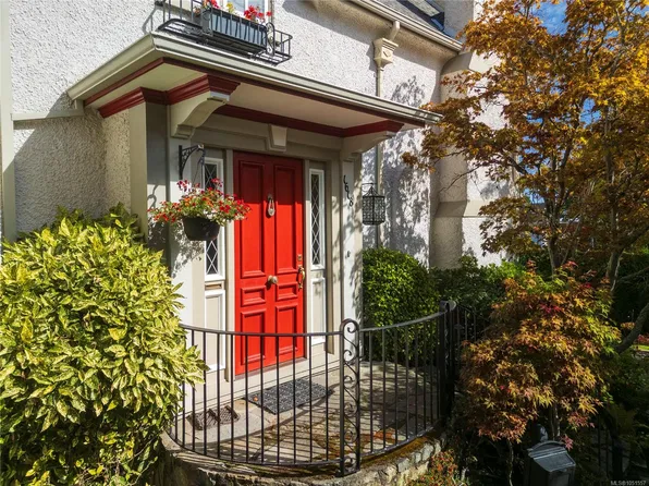 1618 Rockland Ave, Victoria, BC V8S 1W7