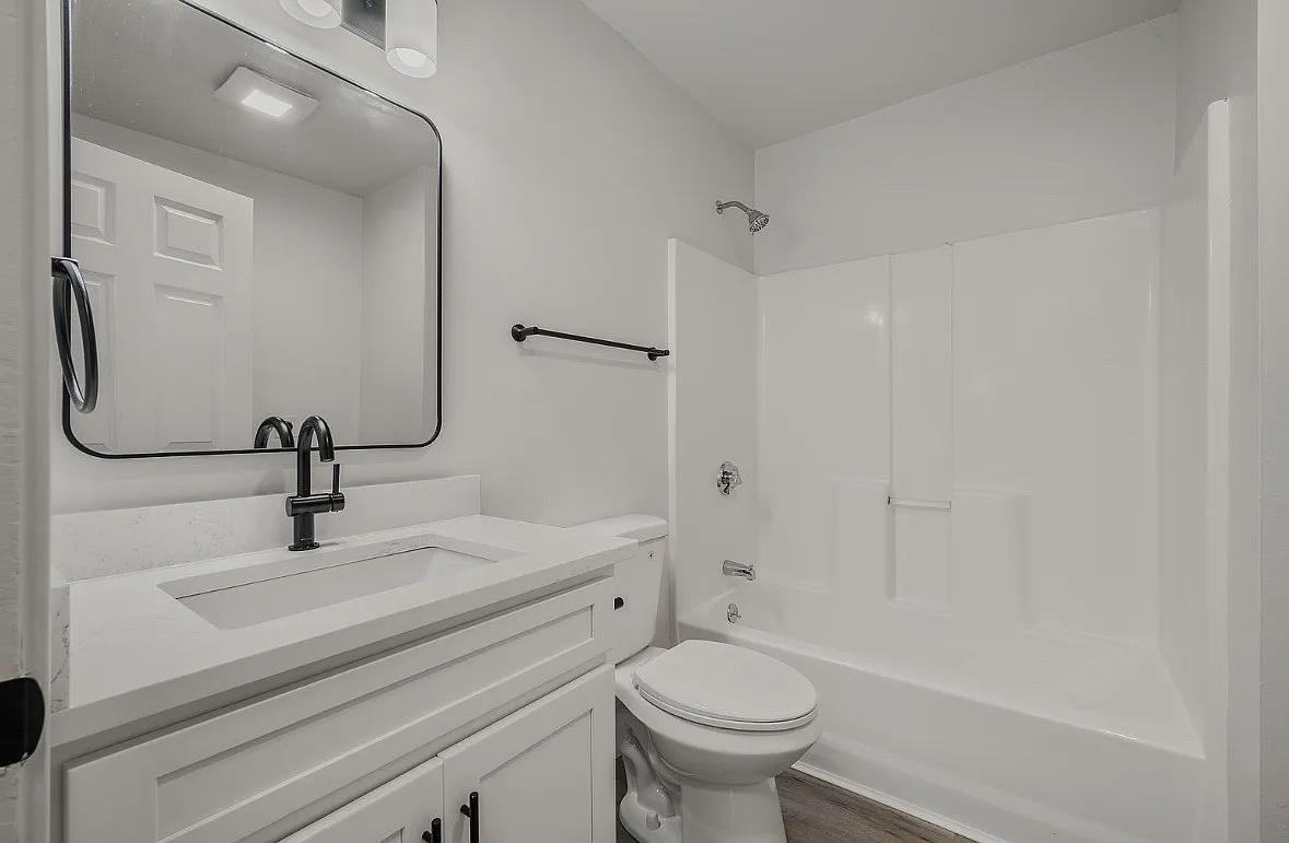 2 bed, 696 sqft, $2,100 — Photo 3