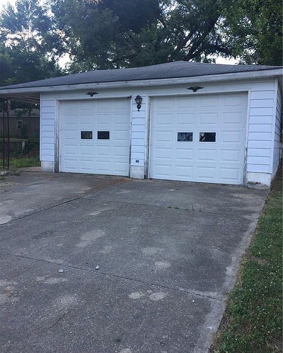 2nd image of 1301 N Anderson St