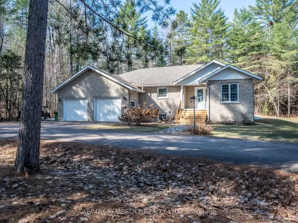 226 Eichstaedt Rd, Petawawa, ON K8H 2W8