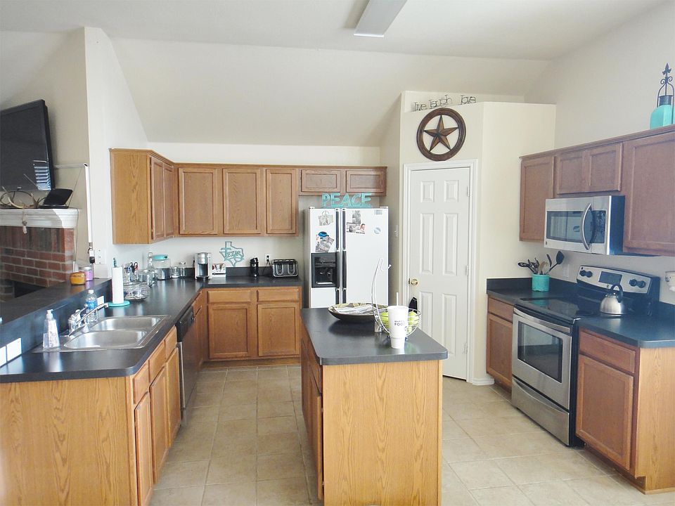 1st image of 1101 Twin Lakes Dr