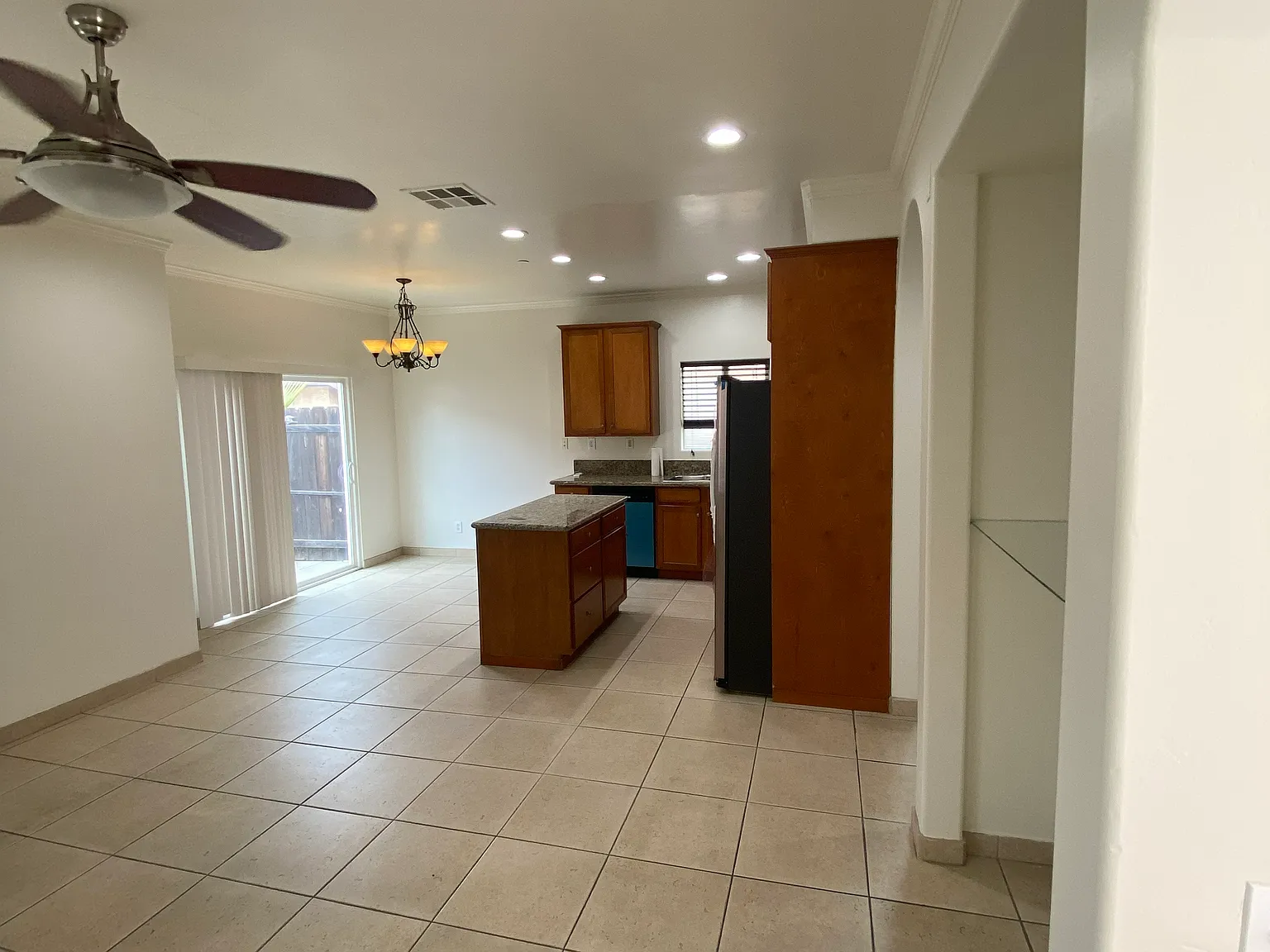 4 bed, 2.5 bath, 1600 sqft, $3,800 — Photo 3