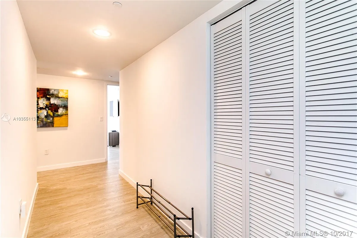 Building Photo - 2600 E Hallandale Beach Blvd #T501