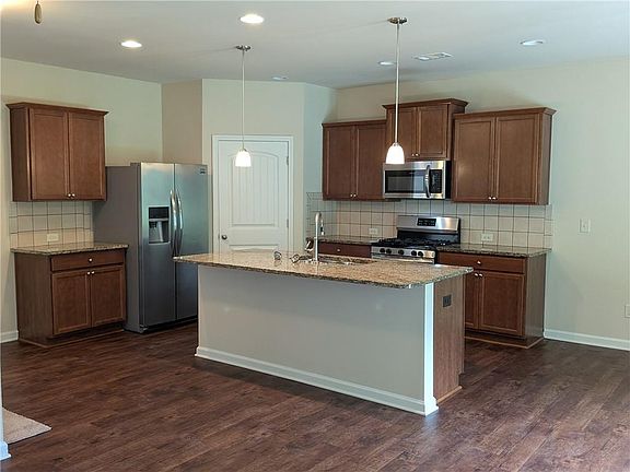 4th image of 105 Whitneys Way