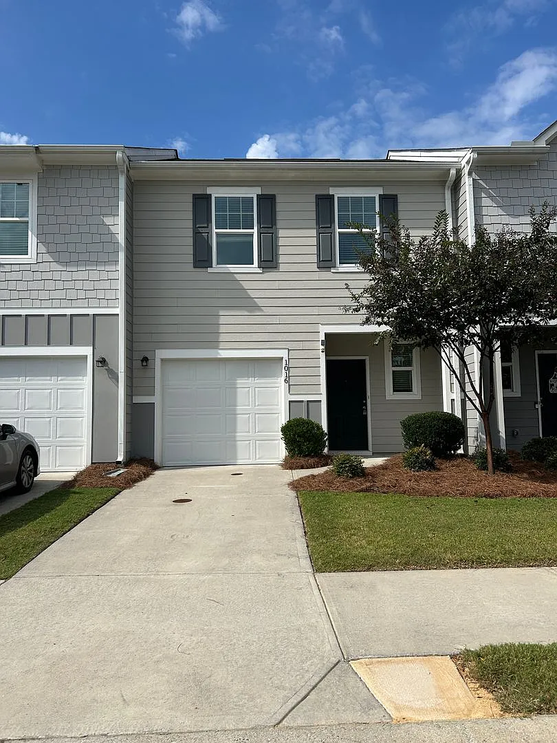 Move In Special - $500 Off 1st 2 Months With A 9/15 Move In Date Or Sooner Welcome Home! Beautifu... — Photo 1