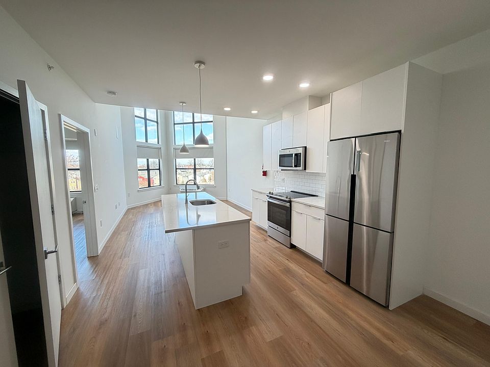 1st image of 175-77 W 7th St #502
