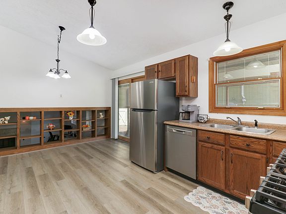 2nd image of 1 Timber View Dr
