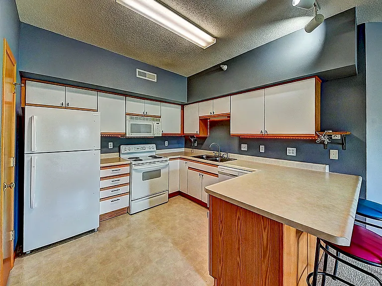 2824 Triple Crown Ln #6 — Photo 5
