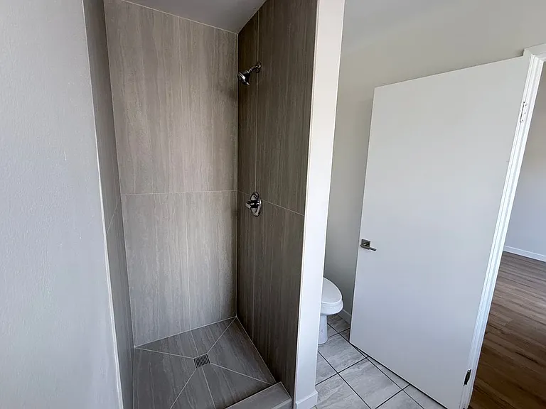 14700 Berendo Ave #2 — Photo 13
