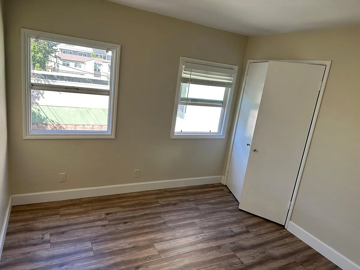 Building Photo - 1137 El Camino Real #5