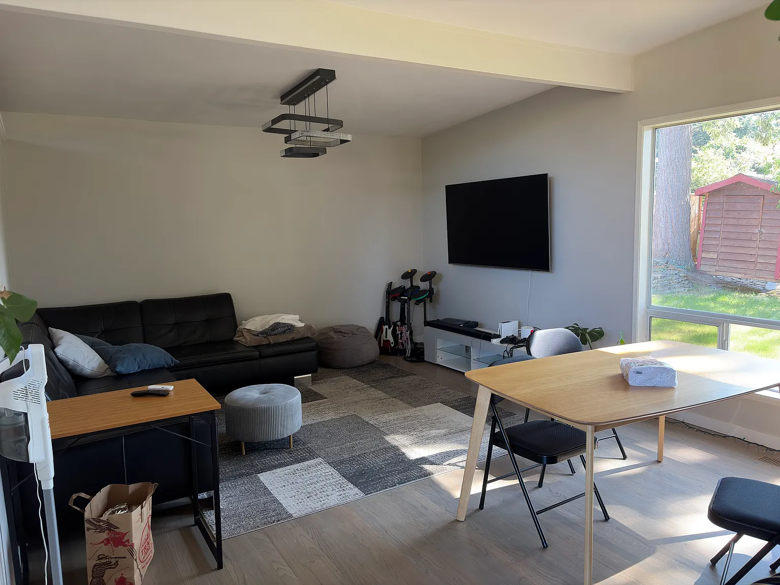5 bed, 1690 sqft, $1,100 — Photo 4