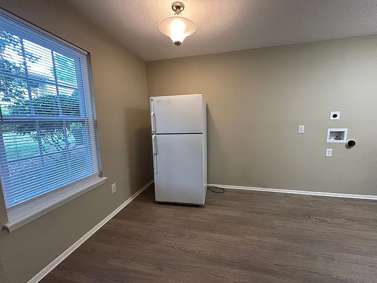 3830 D Country Club Rd — Photo 10
